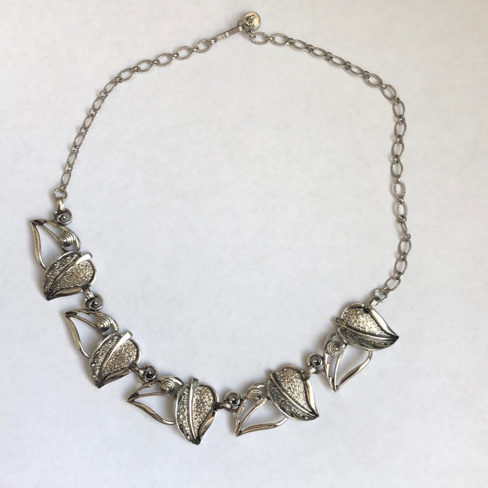 Vintage chain leafy necklace